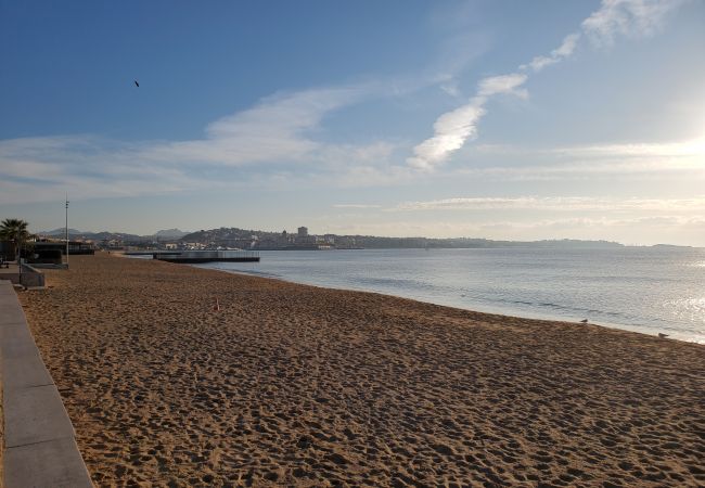 Appartamento a Fréjus - Port Fréjus Limite EST Fréjus Plage Le Capitole T2 35m2 Aria Condizionata Balcone Vista Mare Wifi Parcheggio 4 Persone Appartamento a Fréjus - Port Fréjus Limite EST Fréjus Plage Le Capitole T2 35m2 Aria Condizionata Balcone Vista Mare Wifi Parcheggio 4 Persone