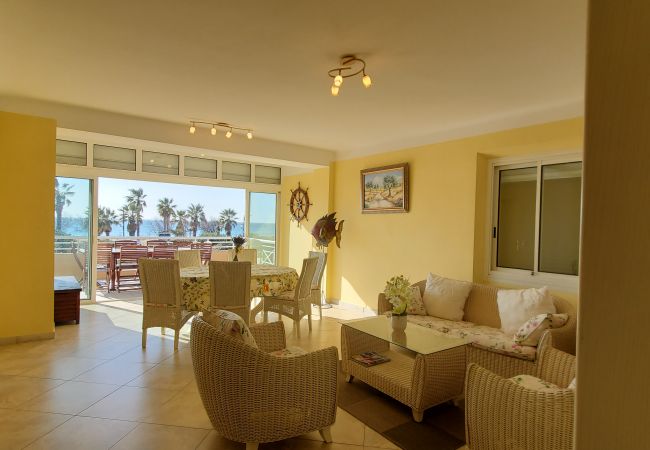 Appartamento a Fréjus - Port Fréjus limit base nature Villa al 1° piano capacità 8/9 persone, 4 camere da letto di cui 3 suite parentali climatizzate, terrazza, parcheggio, vista mare accesso diretto alla spiaggia