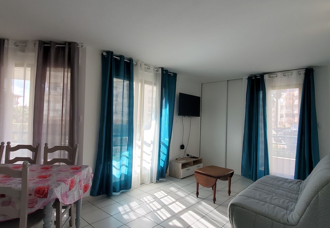 Appartamento a Fréjus - Residenza OPEN, Ampio T2 di 47m2, climatizzato, 6 posti letto, piscina, spiagge a 150m, parcheggio privato