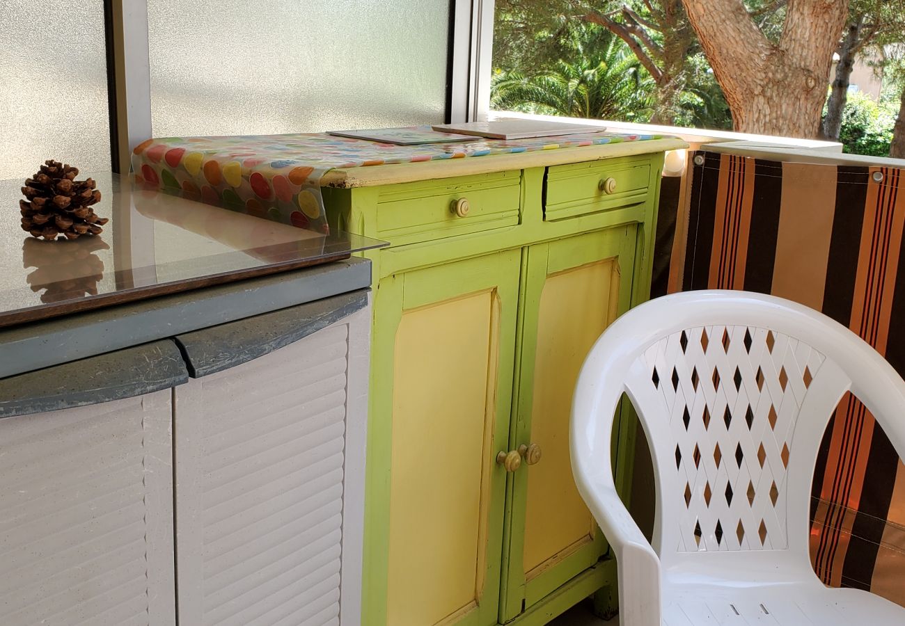 Studio a Fréjus - Fréjus Plage, LA MIOUGRANO, monolocale 25m2, 2 adulti, 2 bambini, a 300 metri dalle spiagge, piscina e balcone