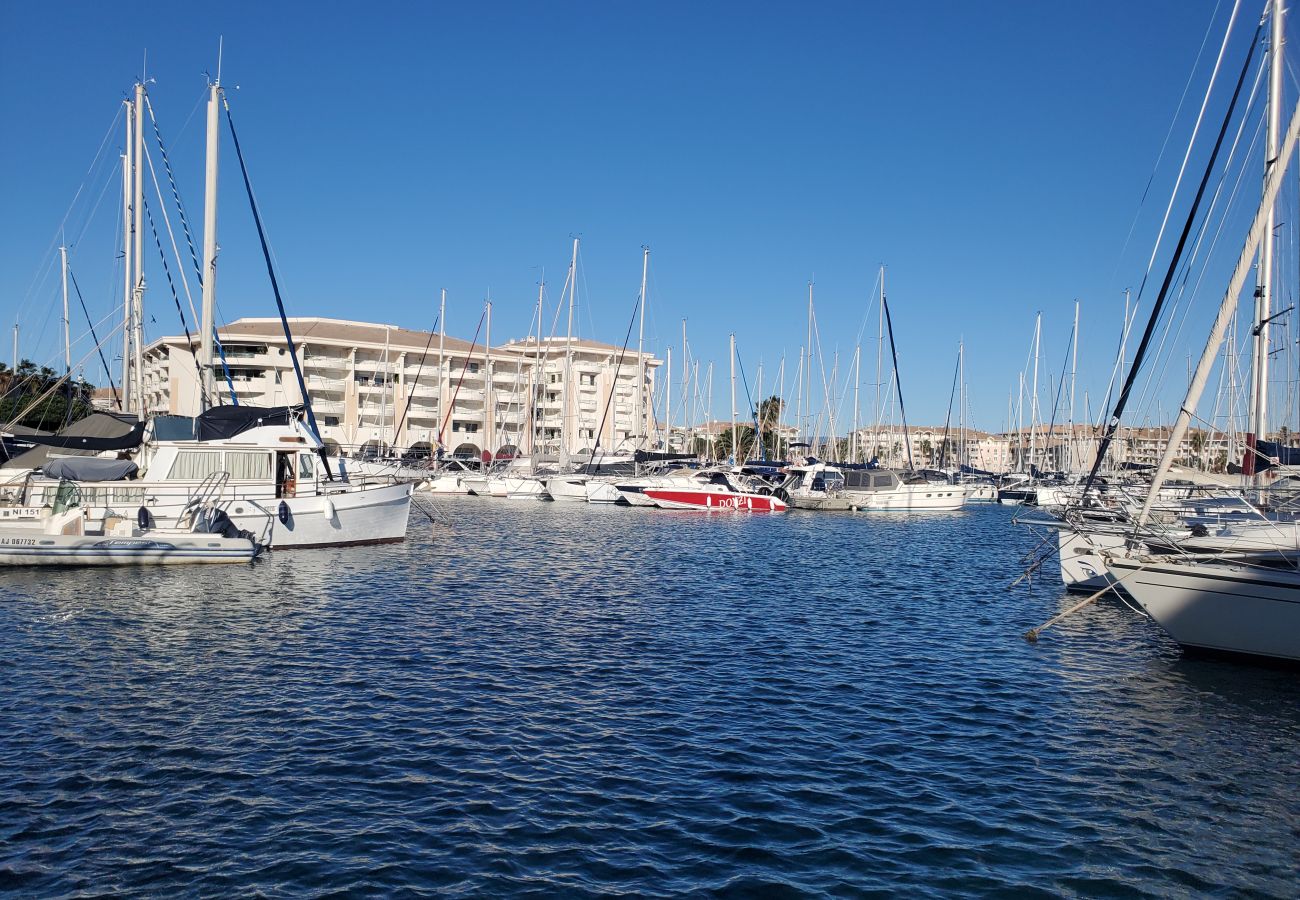 Appartamento a Fréjus - Port Fréjus, Le Pré Saint Armand T2, 4 persone, 38 m2, aria condizionata e parcheggio privato