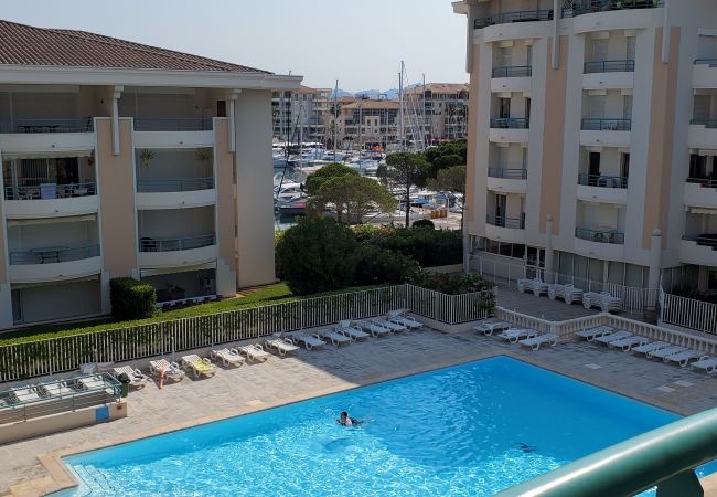 Appartamento a Fréjus - Port-Frejus, Open, 2 camere, 42m2, aria condizionata, balcone vista piscina e giardino, parcheggio Appartamento a Fréjus - Port-Frejus, Open, 2 camere, 42m2, aria condizionata, balcone vista piscina e giardino, parcheggio