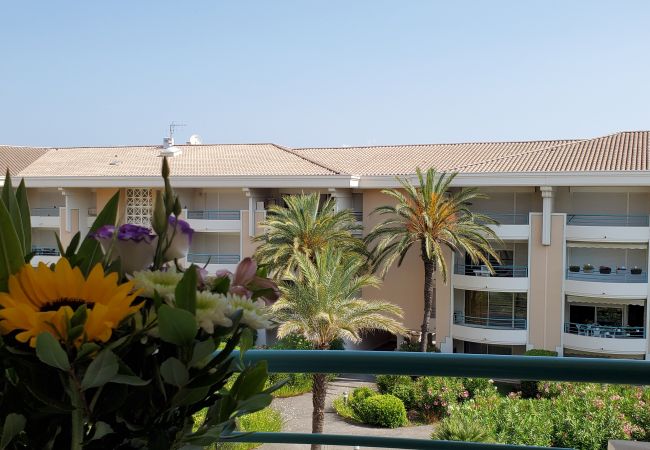 Appartamento a Fréjus - Port-Frejus, Open, 2 camere, 42m2, aria condizionata, balcone vista piscina e giardino, parcheggio