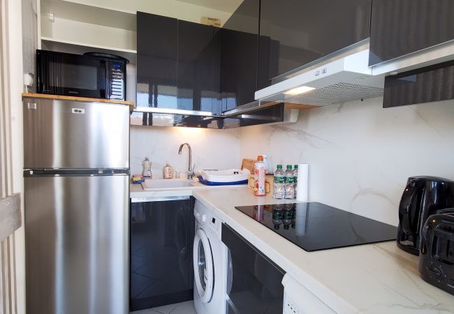 Appartamento a Fréjus - Port-Frejus, Open, 2 camere, 42m2, aria condizionata, balcone vista piscina e giardino, parcheggio Appartamento a Fréjus - Port-Frejus, Open, 2 camere, 42m2, aria condizionata, balcone vista piscina e giardino, parcheggio