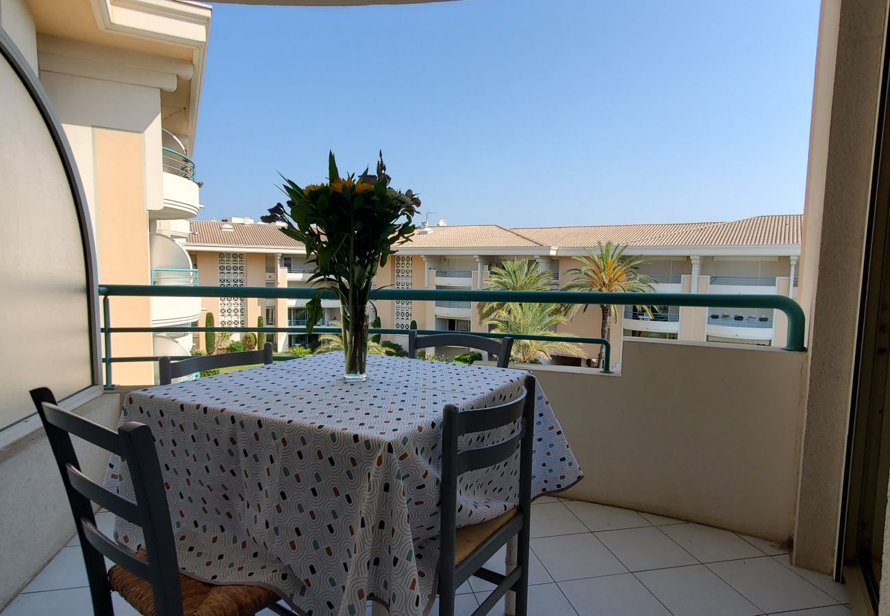 Appartamento a Fréjus - Port-Frejus, Open, 2 camere, 42m2, aria condizionata, balcone vista piscina e giardino, parcheggio