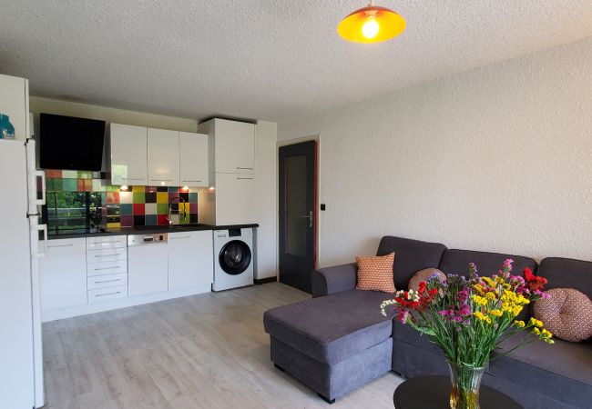 Appartamento a Fréjus - Fréjus Plage, Le MINERVA, 2 camere, 450 m dalle spiagge, balcone chiuso di 14m2, parcheggio privato , ambiente boscoso