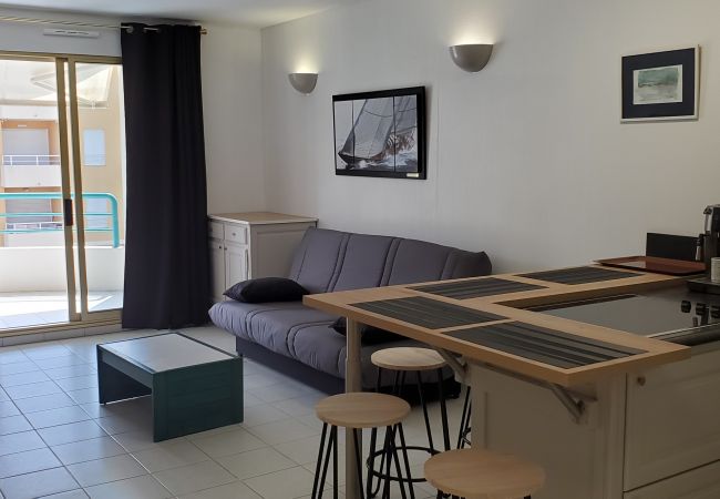 Appartamento a Fréjus - Port-Frejus, aperto, 2 camere, 40m2, aria condizionata, 4 persone. ampio balcone di 12m2, piscina, spiagge a 100 metri, parcheggio