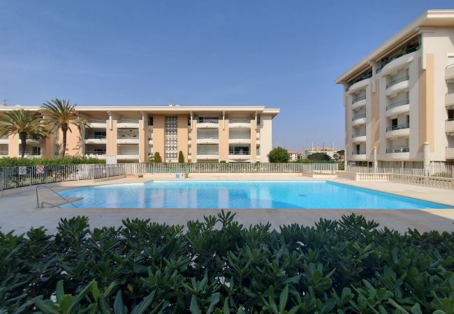  a Fréjus - Port-Frejus, aperto, 2 camere, 40m2, aria condizionata, 4 persone. ampio balcone di 12m2, piscina, spiagge a 100 metri, parcheggio