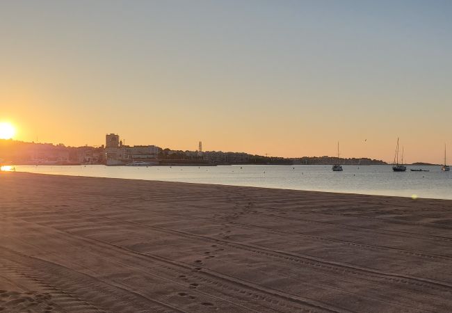 Appartamento a Fréjus - Fréjus Plage, La MIOUGRANO, bellissimo appartamento di 3 locali, 5 persone, ampio balcone, box nel seminterrato, ricercata residenza con piscina Appartamento a Fréjus - Fréjus Plage, La MIOUGRANO, bellissimo appartamento di 3 locali, 5 persone, ampio balcone, box nel seminterrato, ricercata residenza con piscina