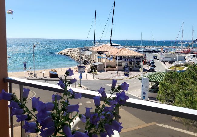 Studio a Fréjus - LE CAPITOLE, vista mare, cabina monolocale 27m2 fronte mare, 2 adulti, 2 bambini, aria condizionata e garage Studio a Fréjus - LE CAPITOLE, vista mare, cabina monolocale 27m2 fronte mare, 2 adulti, 2 bambini, aria condizionata e garage