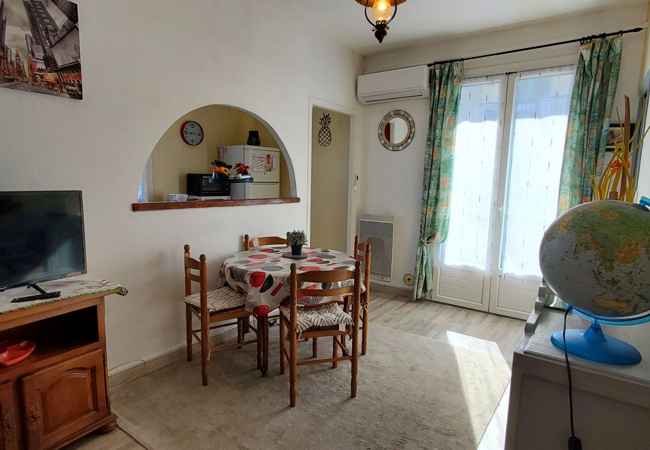 Appartamento a Fréjus - Fréjus, Les Arênes, T2 climatizzato, 4 persone, vicino al centro e ai trasporti