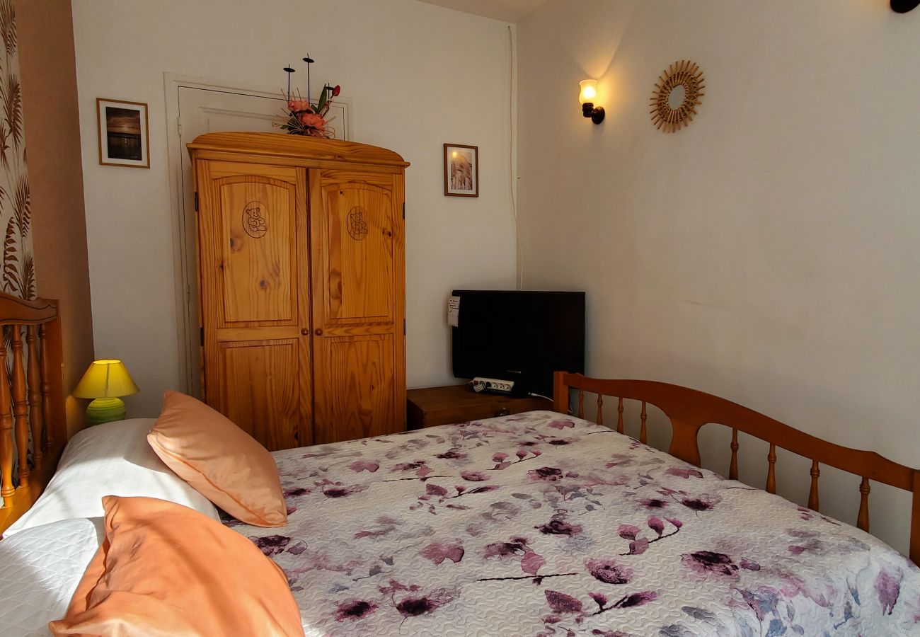Appartamento a Fréjus - Fréjus, Les Arênes, T2 climatizzato, 4 persone, vicino al centro e ai trasporti
