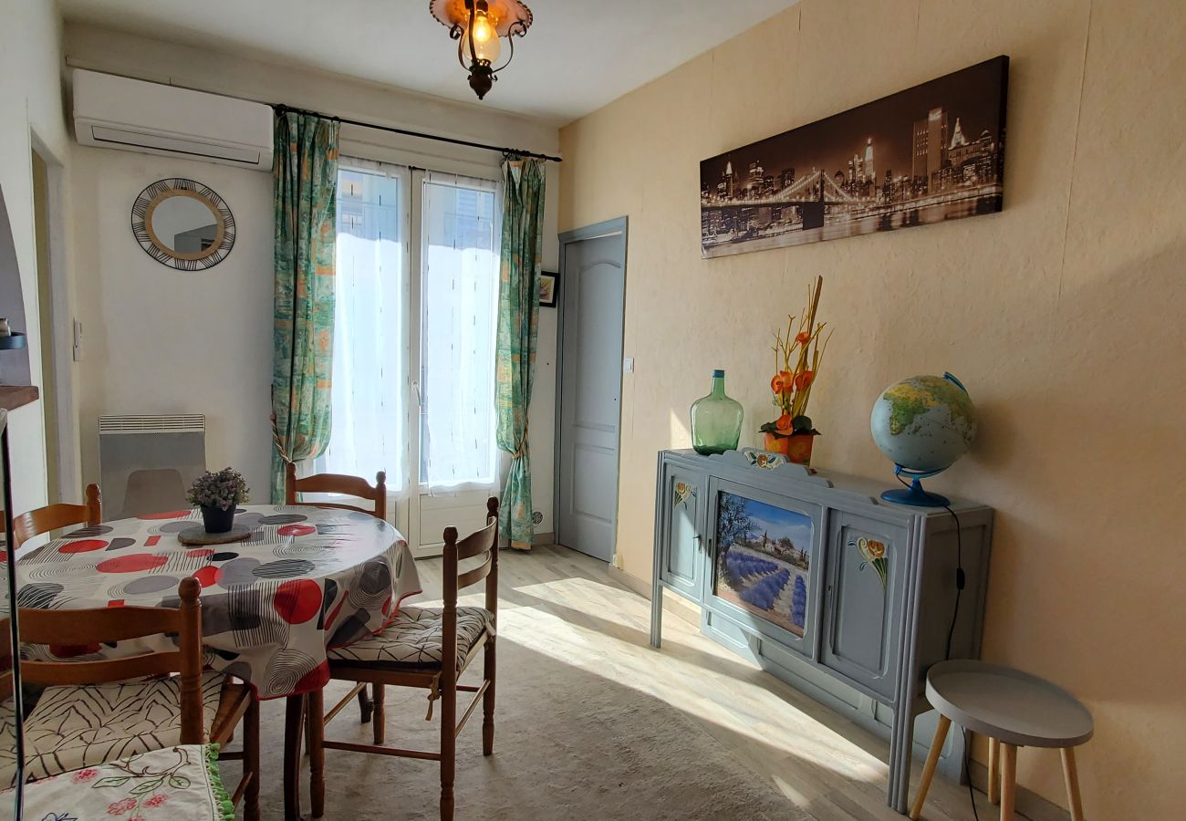Appartamento a Fréjus - Fréjus, Les Arênes, T2 climatizzato, 4 persone, vicino al centro e ai trasporti