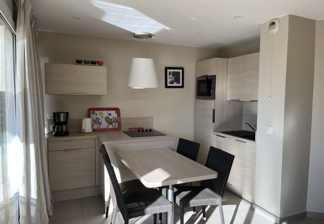 Appartamento a Fréjus - Residence Cap Hermès, T2/3, 40m2, 4-5 persone, ampia terrazza vista mare, aria condizionata, parcheggio privato, piscina Appartamento a Fréjus - Residence Cap Hermès, T2/3, 40m2, 4-5 persone, ampia terrazza vista mare, aria condizionata, parcheggio privato, piscina