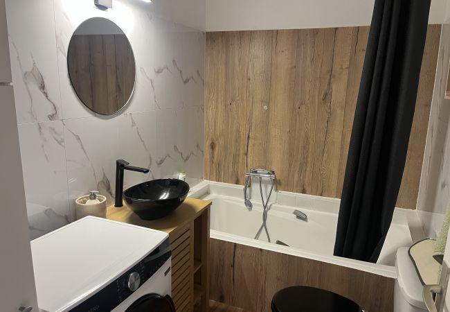 Studio a Fréjus - Fréjus Plage, monolocale 30m2, 4 persone, aria condizionata, wifi ad alta velocità, parcheggio privato, balcone Studio a Fréjus - Fréjus Plage, monolocale 30m2, 4 persone, aria condizionata, wifi ad alta velocità, parcheggio privato, balcone