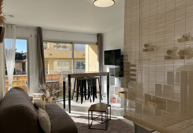 Studio a Fréjus - Fréjus Plage, monolocale 30m2, 4 persone, aria condizionata, wifi ad alta velocità, parcheggio privato, balcone Studio a Fréjus - Fréjus Plage, monolocale 30m2, 4 persone, aria condizionata, wifi ad alta velocità, parcheggio privato, balcone