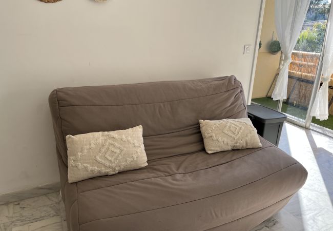 Studio a Fréjus - Fréjus Plage, monolocale 30m2, 4 persone, aria condizionata, wifi ad alta velocità, parcheggio privato, balcone Studio a Fréjus - Fréjus Plage, monolocale 30m2, 4 persone, aria condizionata, wifi ad alta velocità, parcheggio privato, balcone