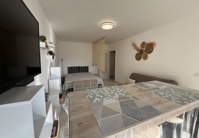 Studio a Fréjus - Fréjus Plage, monolocale 30m2, 4 persone, aria condizionata, wifi ad alta velocità, parcheggio privato, balcone Studio a Fréjus - Fréjus Plage, monolocale 30m2, 4 persone, aria condizionata, wifi ad alta velocità, parcheggio privato, balcone