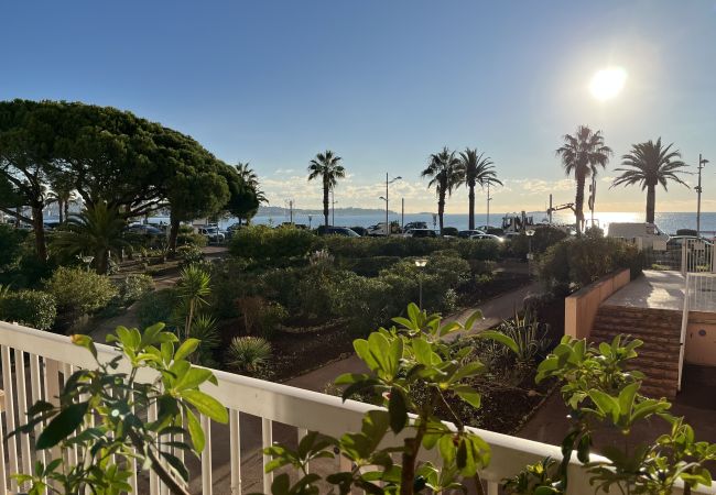 Appartamento a Fréjus - Fréjus Plage, Le Méditerranée, Grande T2, 56 m2, 4 persone, Vista Mare Appartamento a Fréjus - Fréjus Plage, Le Méditerranée, Grande T2, 56 m2, 4 persone, Vista Mare