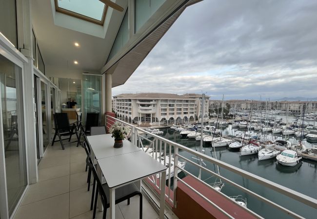 Appartamento a Fréjus - Cap Hermès -  Spazioso appartamento per 6 persone con vista eccezionale sul porto e sul mare a Port Fréjus Appartamento a Fréjus - Cap Hermès -  Spazioso appartamento per 6 persone con vista eccezionale sul porto e sul mare a Port Fréjus