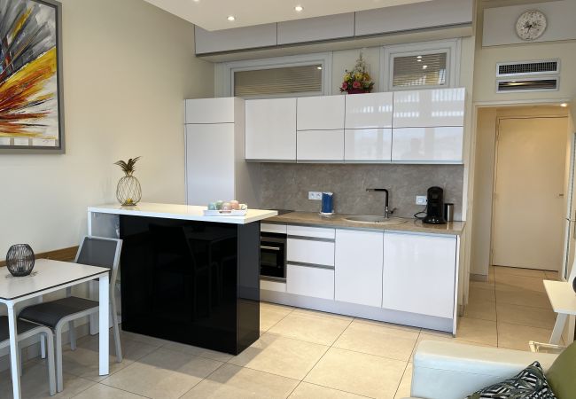 Appartamento a Fréjus - Cap Hermès -  Spazioso appartamento per 6 persone con vista eccezionale sul porto e sul mare a Port Fréjus Appartamento a Fréjus - Cap Hermès -  Spazioso appartamento per 6 persone con vista eccezionale sul porto e sul mare a Port Fréjus