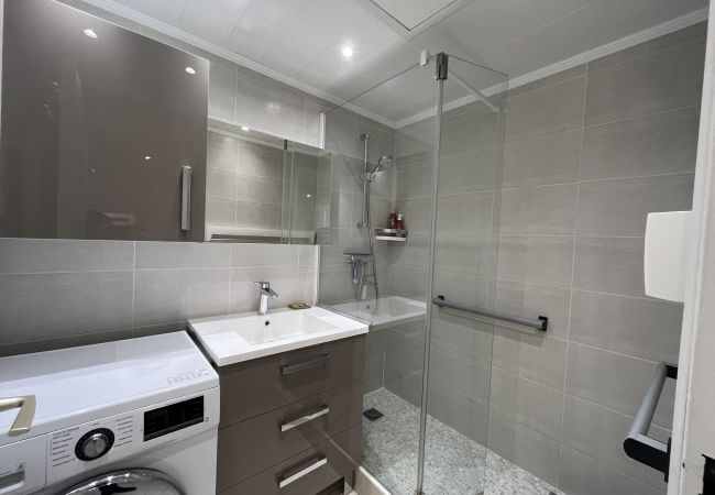 Appartamento a Fréjus - Cap Hermès -  Spazioso appartamento per 6 persone con vista eccezionale sul porto e sul mare a Port Fréjus Appartamento a Fréjus - Cap Hermès -  Spazioso appartamento per 6 persone con vista eccezionale sul porto e sul mare a Port Fréjus