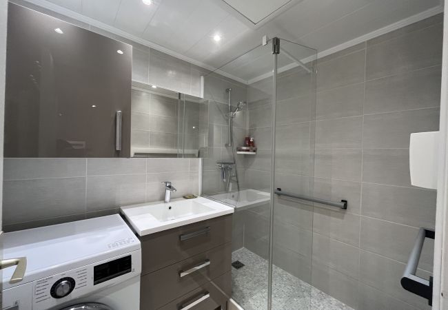 Appartamento a Fréjus - Cap Hermès -  Spazioso appartamento per 6 persone con vista eccezionale sul porto e sul mare a Port Fréjus Appartamento a Fréjus - Cap Hermès -  Spazioso appartamento per 6 persone con vista eccezionale sul porto e sul mare a Port Fréjus