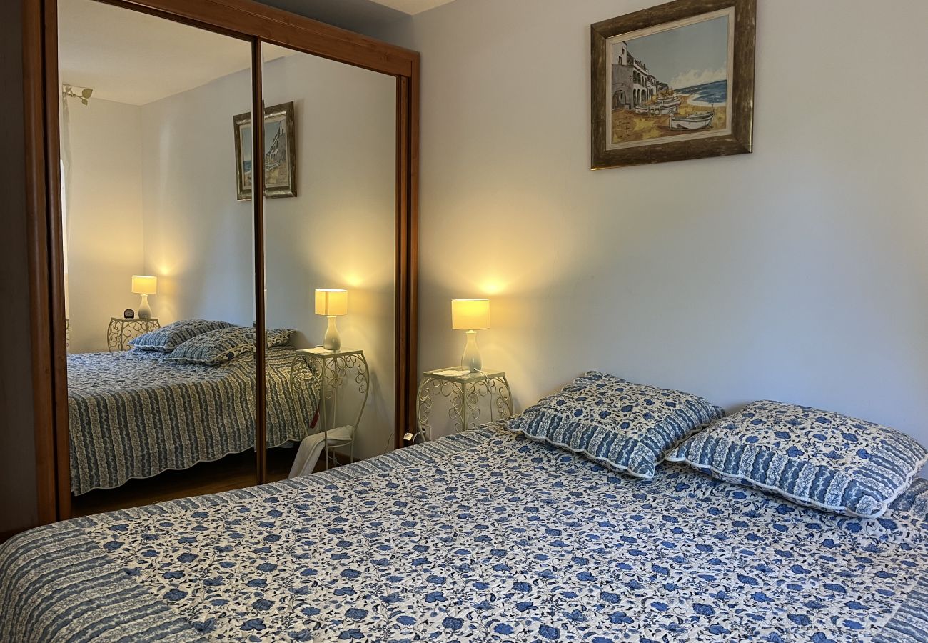 Appartamento a Saint Raphael - Saint-Raphael, vicino alla stazione TGV, negozi, Vieux-Port e spiaggia, grande T2 50m2, 4 persone, molto ben attrezzata e parcheggio