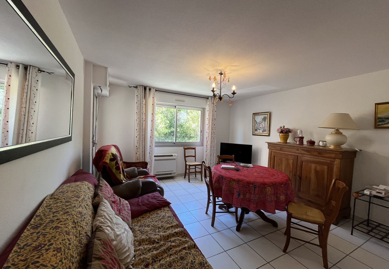 Appartamento a Saint Raphael - Saint-Raphael, vicino alla stazione TGV, negozi, Vieux-Port e spiaggia, grande T2 50m2, 4 persone, molto ben attrezzata e parcheggio