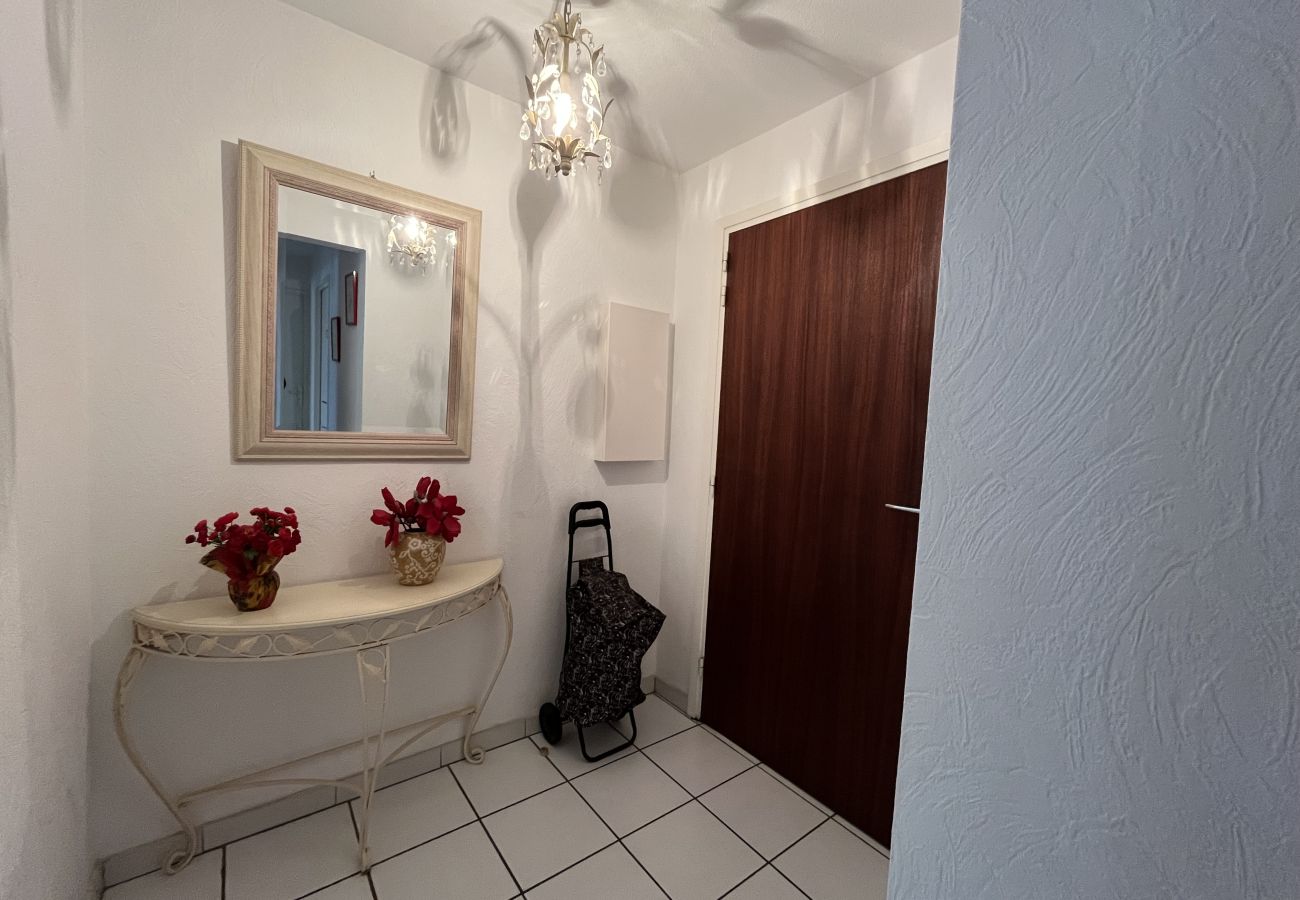 Appartamento a Saint Raphael - Saint-Raphael, vicino alla stazione TGV, negozi, Vieux-Port e spiaggia, grande T2 50m2, 4 persone, molto ben attrezzata e parcheggio