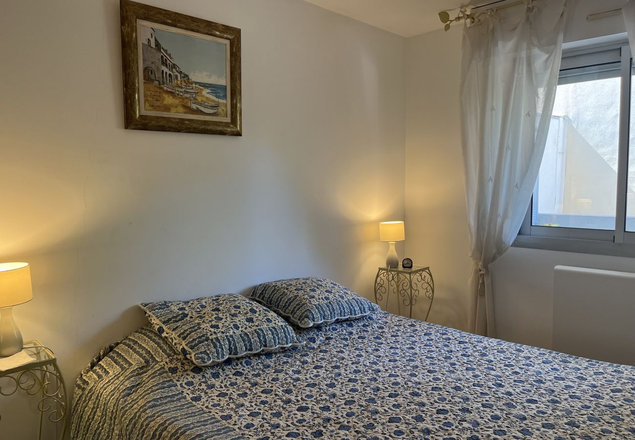 Appartamento a Saint Raphael - Saint-Raphael, vicino alla stazione TGV, negozi, Vieux-Port e spiaggia, grande T2 50m2, 4 persone, molto ben attrezzata e parcheggio