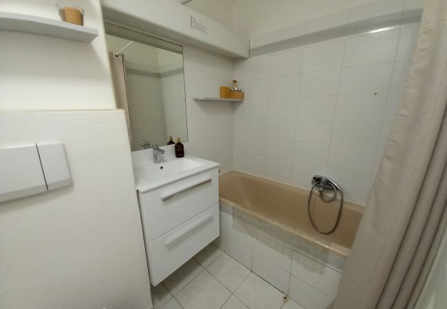 Studio a Fréjus - Port Fréjus, bonito estudio de cabina bien equipada y reciente, 25 m², 4 camas, aire acondicionado, 400 metros de las playas de Fréjus, WiFi y netflix incluido Studio a Fréjus - Port Fréjus, bonito estudio de cabina bien equipada y reciente, 25 m², 4 camas, aire acondicionado, 400 metros de las playas de Fréjus, WiFi y netflix incluido