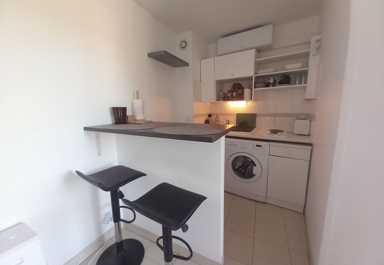 Studio a Fréjus - Port Fréjus, bonito estudio de cabina bien equipada y reciente, 25 m², 4 camas, aire acondicionado, 400 metros de las playas de Fréjus, WiFi y netflix incluido