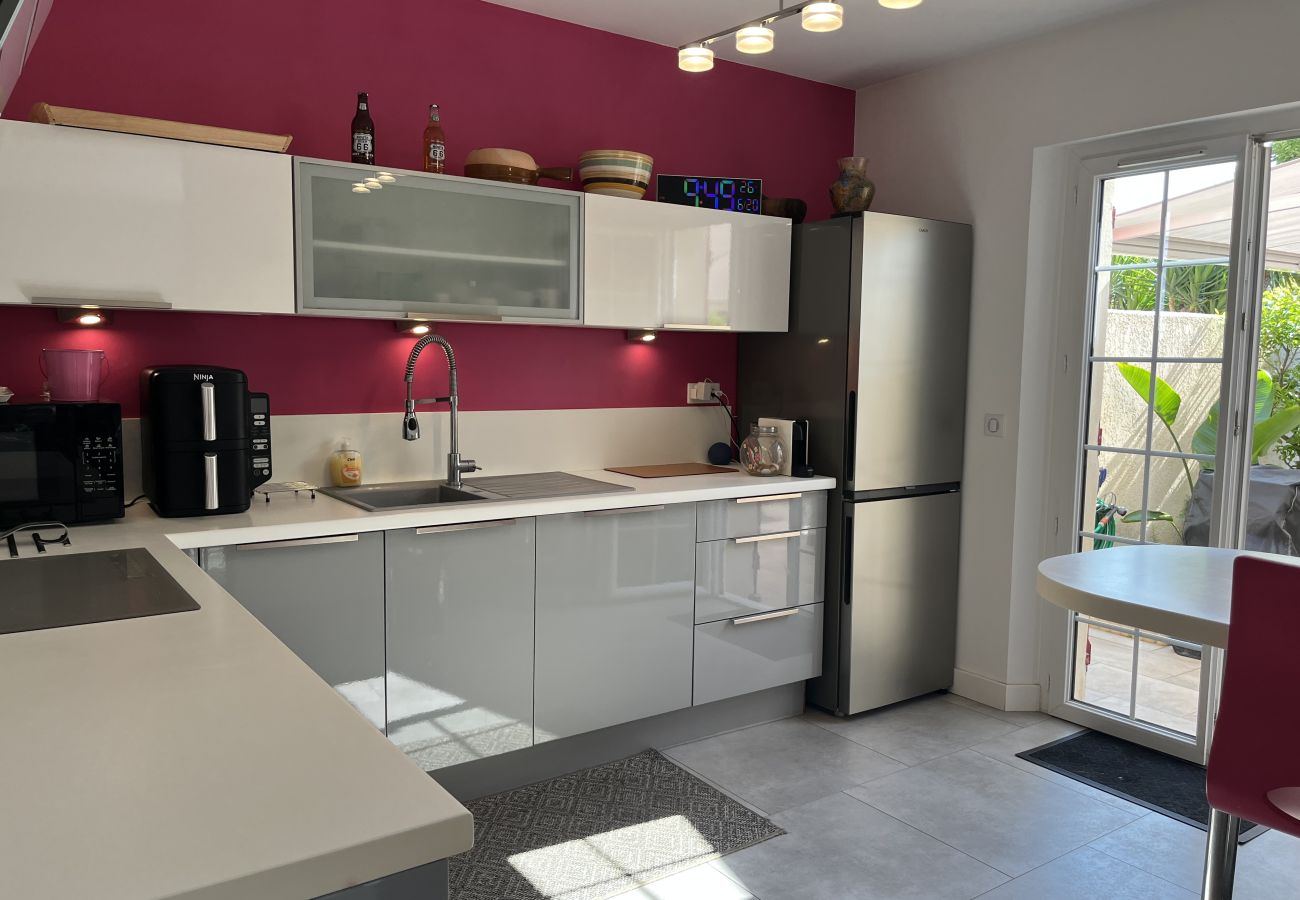 Villa a Fréjus - Fréjus a meno di 3 km dalle spiagge, Casa per 6 persone, 3 camere da letto, aria condizionata, wifi, parcheggio