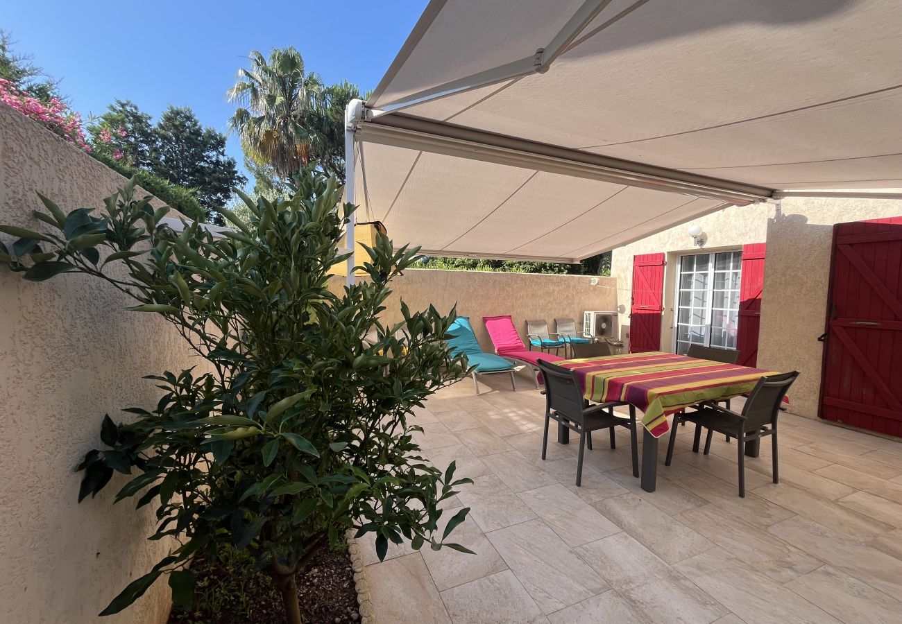 Villa a Fréjus - Fréjus a meno di 3 km dalle spiagge, Casa per 6 persone, 3 camere da letto, aria condizionata, wifi, parcheggio
