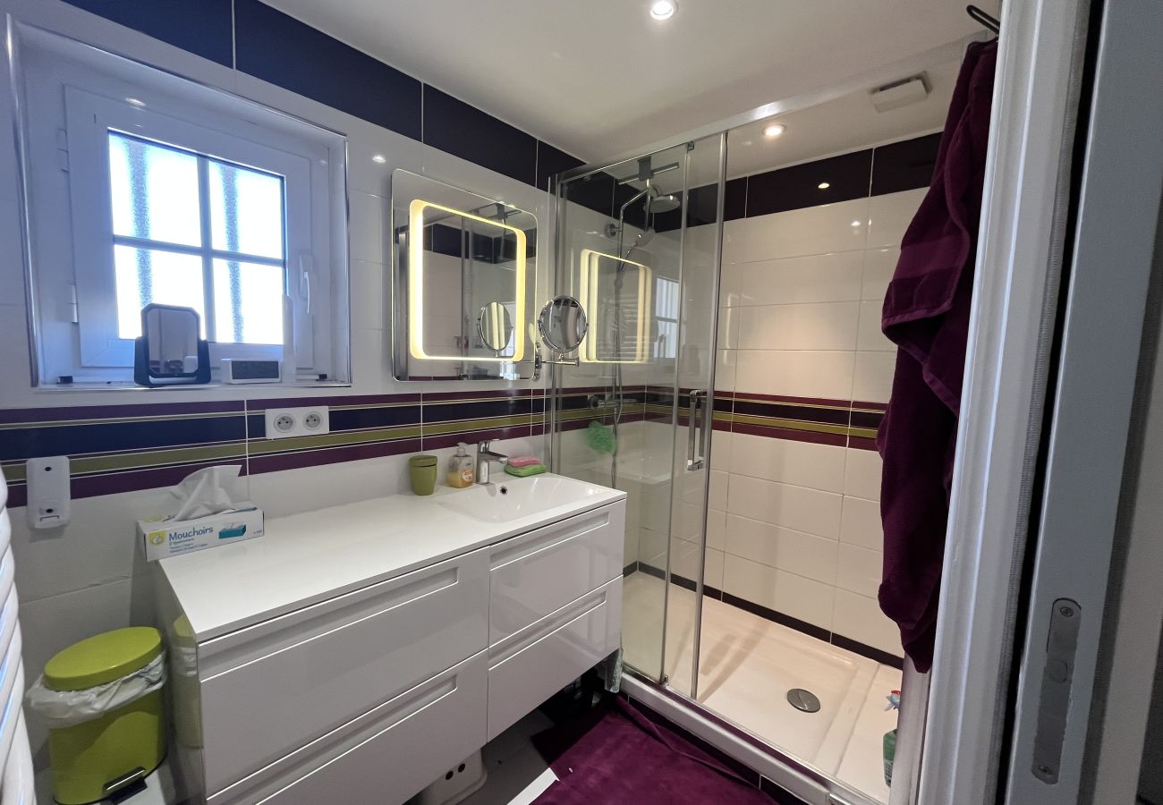 Villa a Fréjus - Fréjus a meno di 3 km dalle spiagge, Casa per 6 persone, 3 camere da letto, aria condizionata, wifi, parcheggio