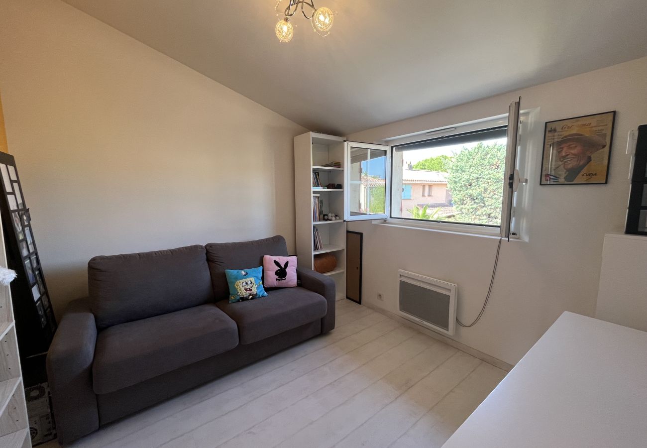 Villa a Fréjus - Fréjus a meno di 3 km dalle spiagge, Casa per 6 persone, 3 camere da letto, aria condizionata, wifi, parcheggio