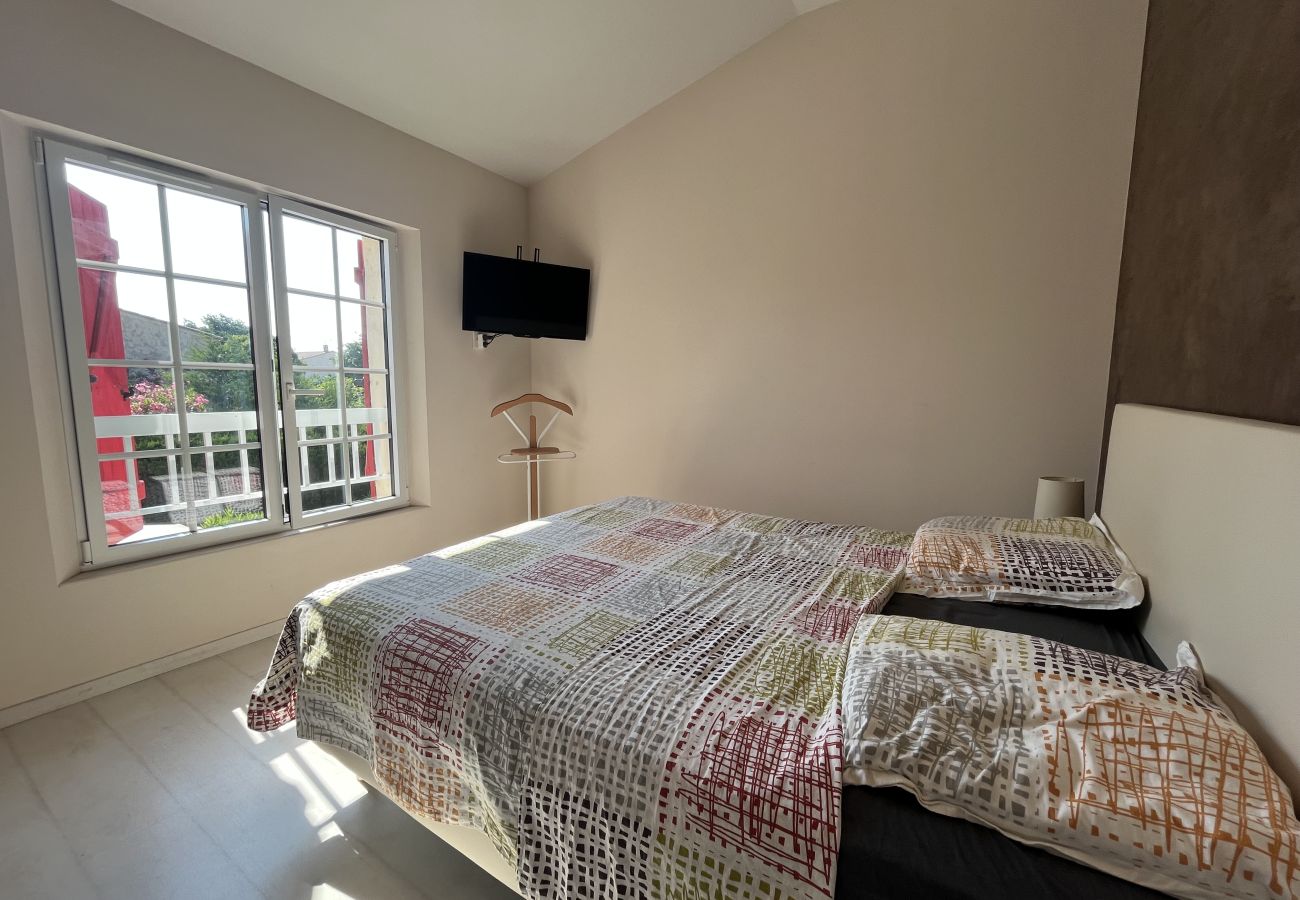 Villa a Fréjus - Fréjus a meno di 3 km dalle spiagge, Casa per 6 persone, 3 camere da letto, aria condizionata, wifi, parcheggio