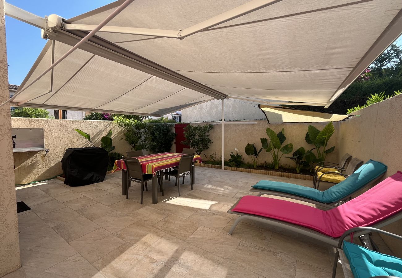 Villa a Fréjus - Fréjus a meno di 3 km dalle spiagge, Casa per 6 persone, 3 camere da letto, aria condizionata, wifi, parcheggio