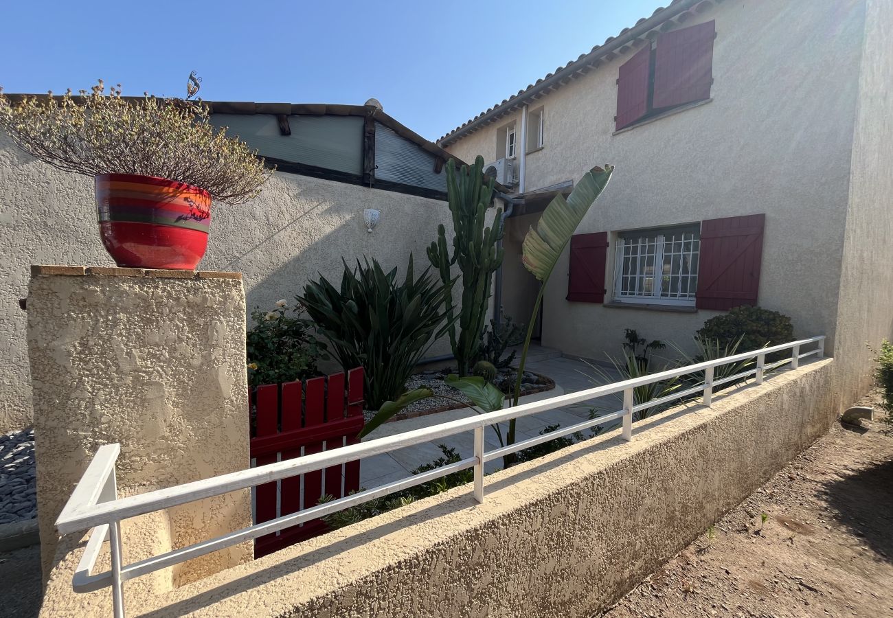 Villa a Fréjus - Fréjus a meno di 3 km dalle spiagge, Casa per 6 persone, 3 camere da letto, aria condizionata, wifi, parcheggio