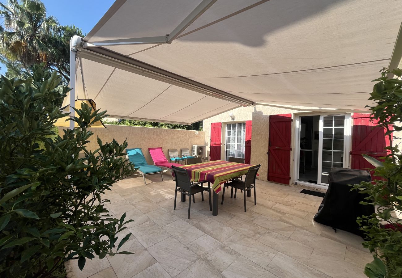Villa a Fréjus - Fréjus a meno di 3 km dalle spiagge, Casa per 6 persone, 3 camere da letto, aria condizionata, wifi, parcheggio