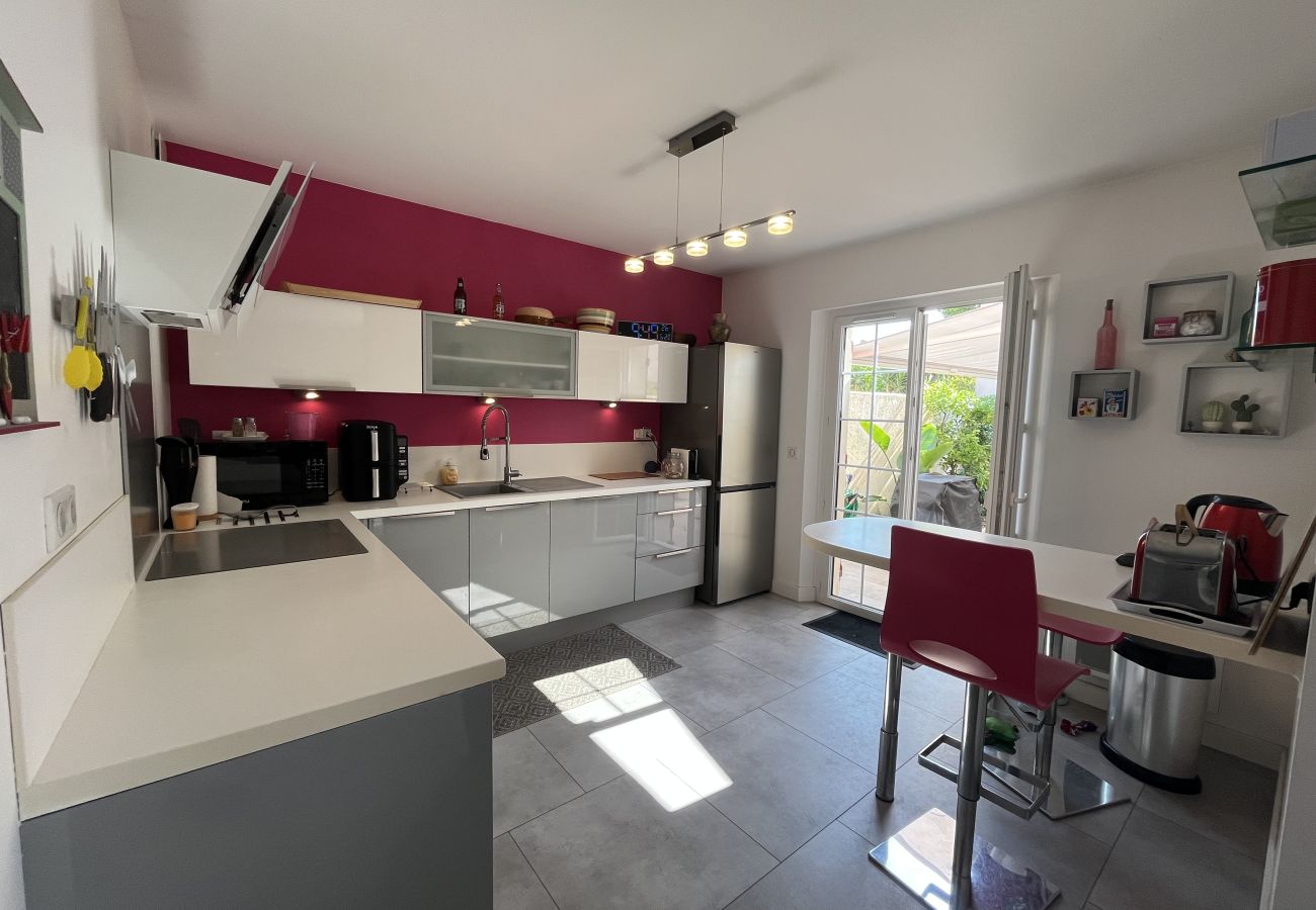 Villa a Fréjus - Fréjus a meno di 3 km dalle spiagge, Casa per 6 persone, 3 camere da letto, aria condizionata, wifi, parcheggio