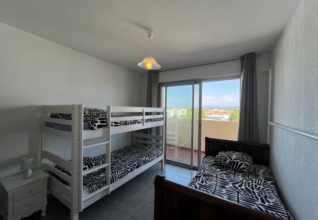 Appartamento a Fréjus - Fréjus-Plage, a 500 metri dalle spiagge, ampio appartamento di 70 m² con 2 camere da letto, 5 persone, aria condizionata, WIFI e parcheggio Appartamento a Fréjus - Fréjus-Plage, a 500 metri dalle spiagge, ampio appartamento di 70 m² con 2 camere da letto, 5 persone, aria condizionata, WIFI e parcheggio