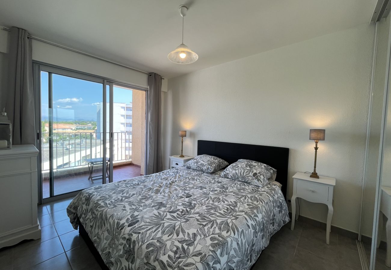 Appartamento a Fréjus - Fréjus-Plage, a 500 metri dalle spiagge, ampio appartamento di 70 m² con 2 camere da letto, 5 persone, aria condizionata, WIFI e parcheggio