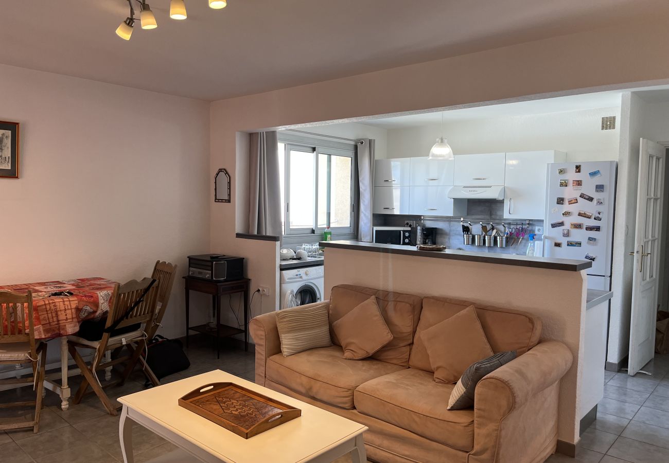 Appartamento a Fréjus - Fréjus-Plage, a 500 metri dalle spiagge, ampio appartamento di 70 m² con 2 camere da letto, 5 persone, aria condizionata, WIFI e parcheggio