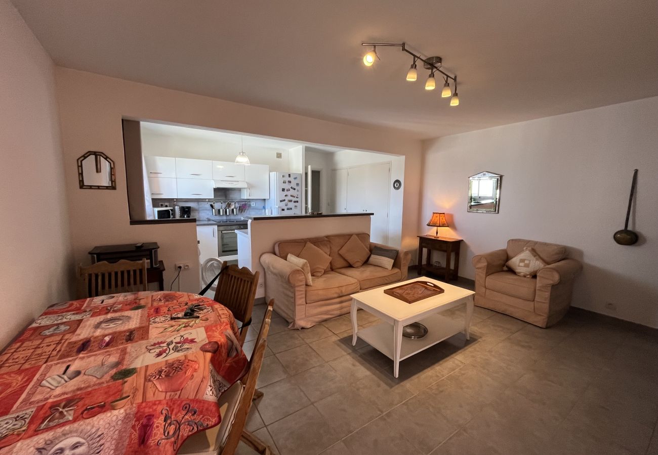 Appartamento a Fréjus - Fréjus-Plage, a 500 metri dalle spiagge, ampio appartamento di 70 m² con 2 camere da letto, 5 persone, aria condizionata, WIFI e parcheggio