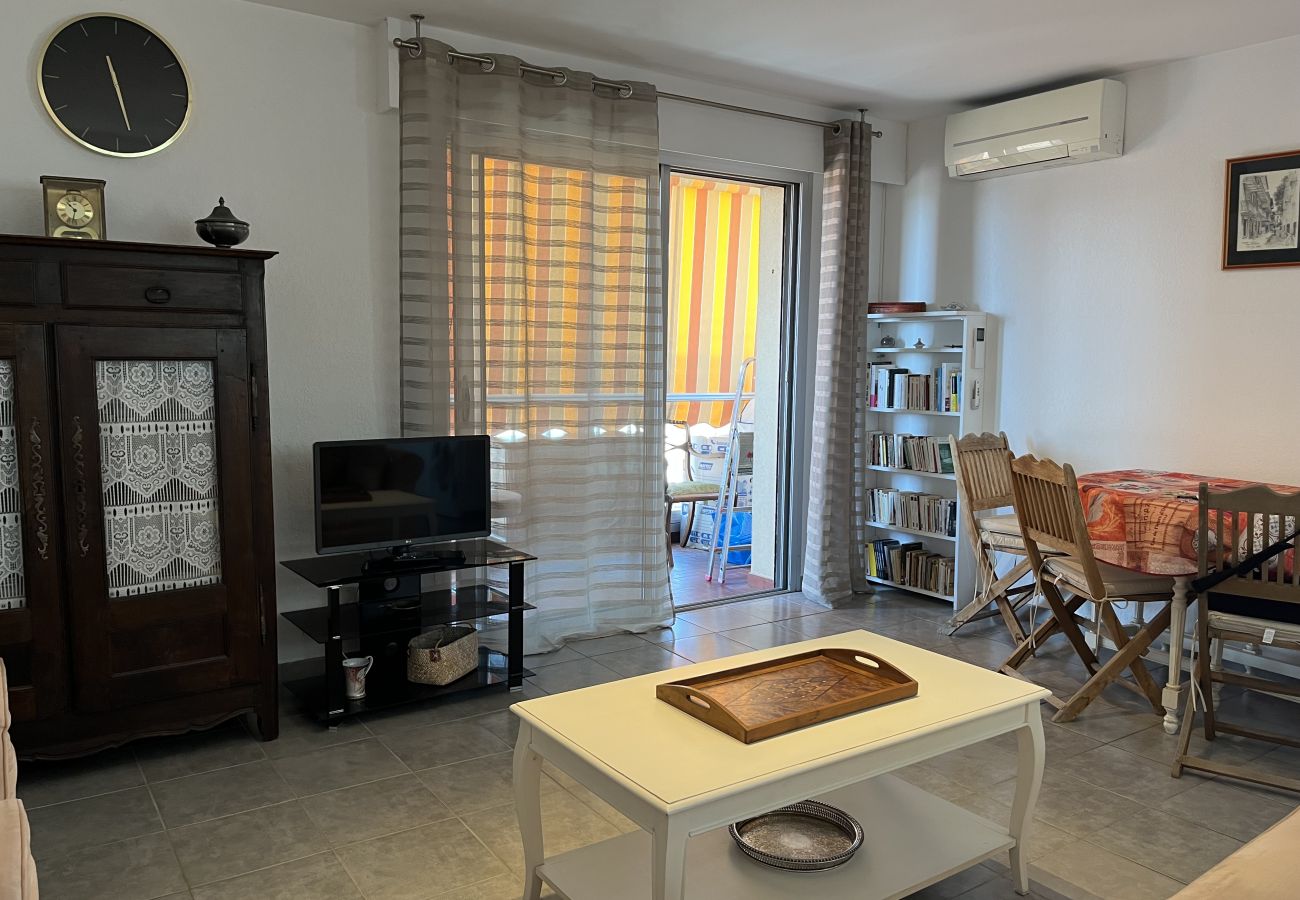 Appartamento a Fréjus - Fréjus-Plage, a 500 metri dalle spiagge, ampio appartamento di 70 m² con 2 camere da letto, 5 persone, aria condizionata, WIFI e parcheggio