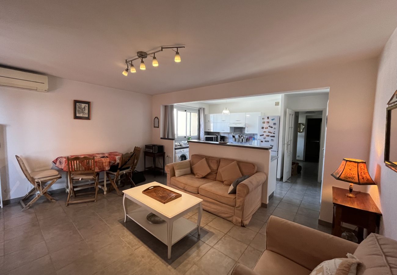 Appartamento a Fréjus - Fréjus-Plage, a 500 metri dalle spiagge, ampio appartamento di 70 m² con 2 camere da letto, 5 persone, aria condizionata, WIFI e parcheggio