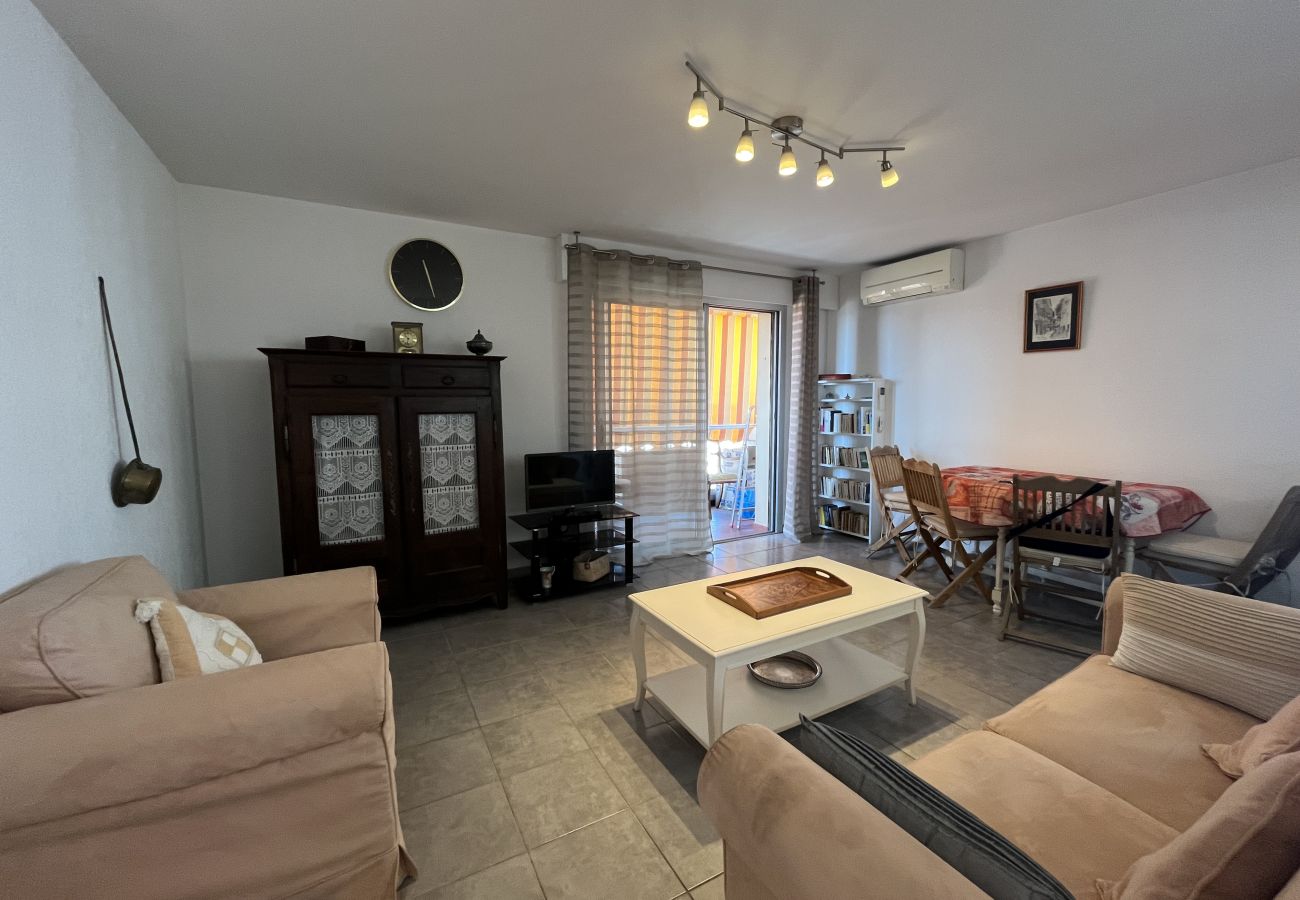 Appartamento a Fréjus - Fréjus-Plage, a 500 metri dalle spiagge, ampio appartamento di 70 m² con 2 camere da letto, 5 persone, aria condizionata, WIFI e parcheggio