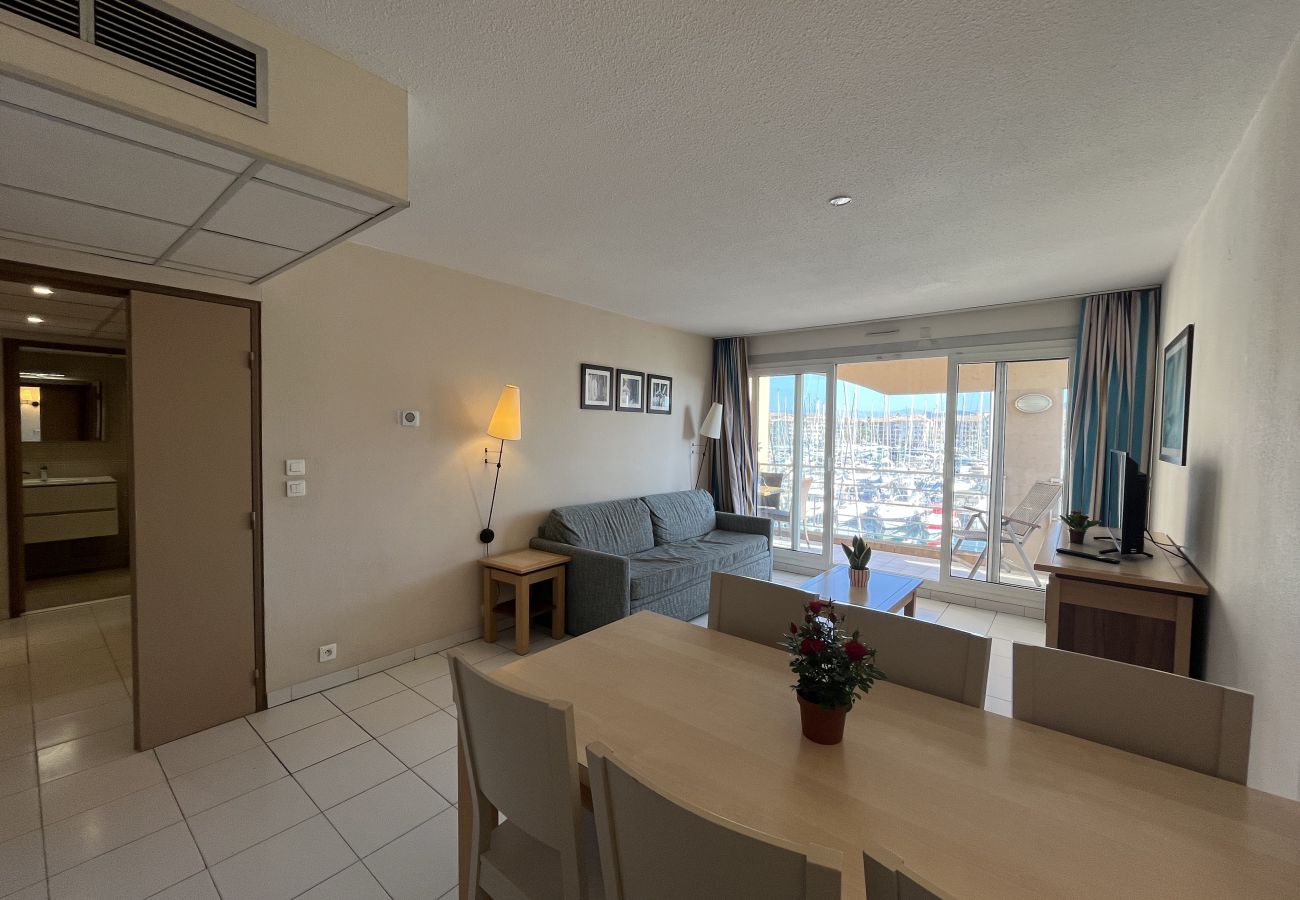 Appartamento a Fréjus - Residenza Cap Hermès per 4 persone, splendida vista mare, 2 camere da letto, aria condizionata, piscina, accesso diretto alla spiaggia, parcheggio privato, ampio balcone
